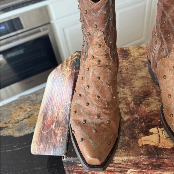 Old Gringo Hosifukami Oryx Tan  Leather Boots with Stud Accents - Picture 8 of 13